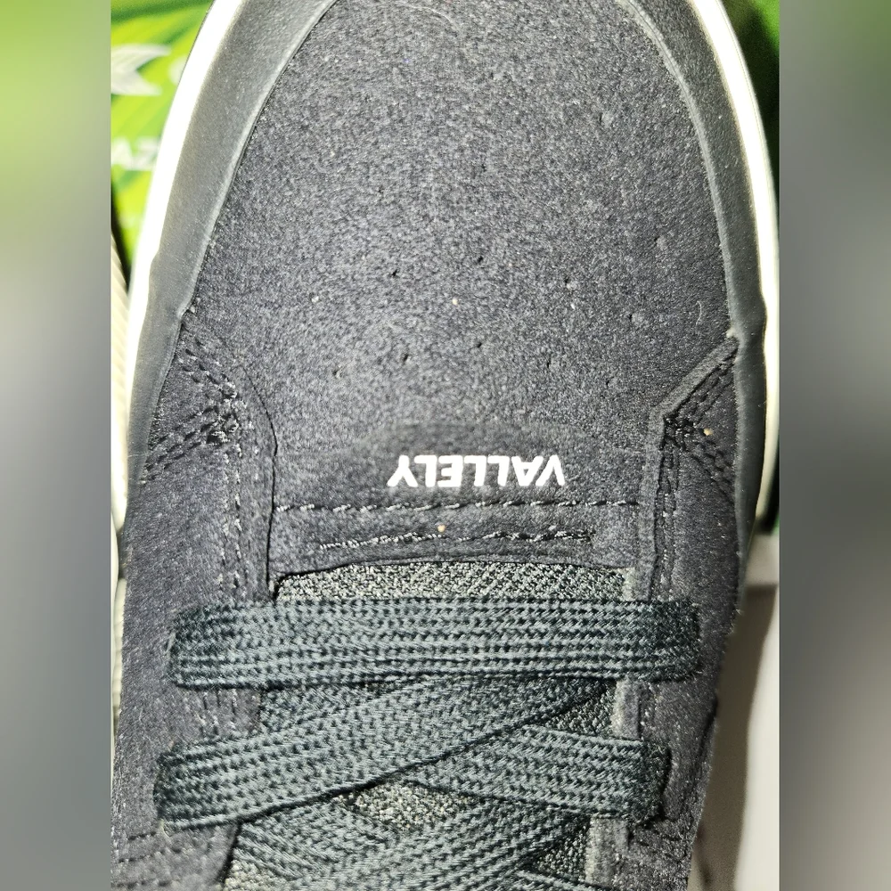 NEW CARIUMA Vallely Skate Black Suede Ivory Logo Sneaker Unisex Men's Skater